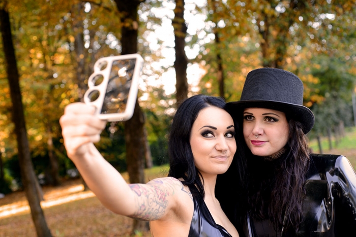 Bella Isadora &amp; Bloxi, taking Selfies